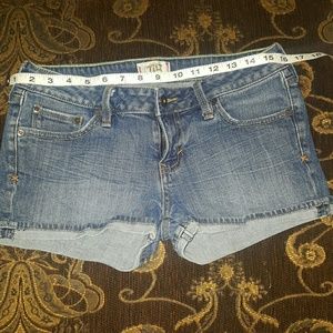 Tilt jean shorts